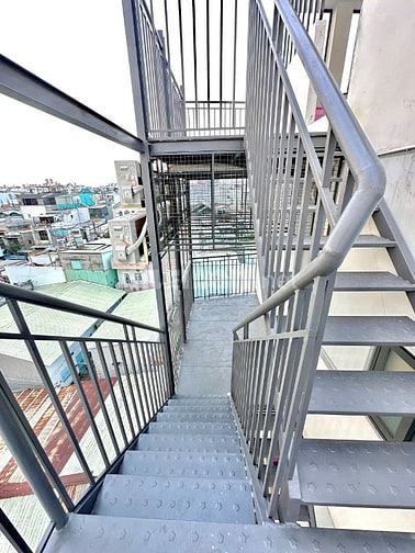 BÁN CHDV 6 TẦNG MỚI XÂY 354M2 62P DOANH THU ~280TR NGAY NGÃ TƯ BỐN XÃ 