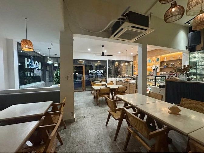 CHO THUÊ NHÀ GÓC 2MT SƯ VẠN HẠNH 10x20 Trệt 2 Lầu Q.10 Ngay Mall
