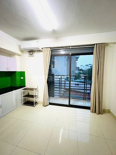 CCMN full đồ , có view sông, sát chợ tiện mọi thứ ban công thoáng 