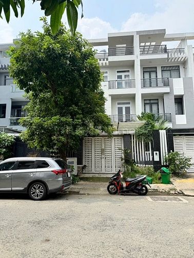 Bán nhà 5x26,2m Đất 131m2 DTSD 495m2 KDC intresco 6B Phạm Hùng