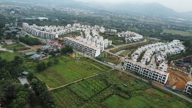 cần bán gấp lô đất vị trí đắc địa gần cổng chính legacy hill