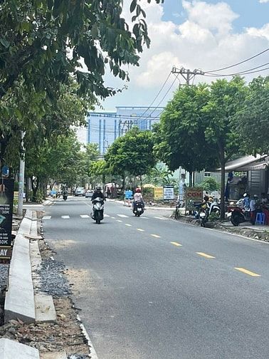 MẶT TIỀN ĐƯỜNG LINH TRUNG - NGAY METRO - 125M2 NGANG 6 - GIÁ 13.75 TỶ