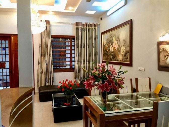 Cho thuê nhà ngõ phố Chùa Láng 50m xây 4 tần