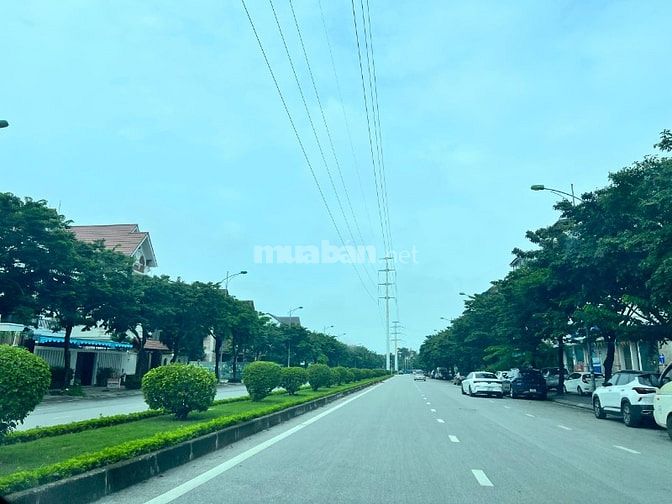 BÁN BIỆT THỰ GÓC 3 MẶT ĐƯỜNG KĐT THÀNH PHỐ GIAO LƯU, SỔ ĐỎ, VỊ TRÍ ĐẸP