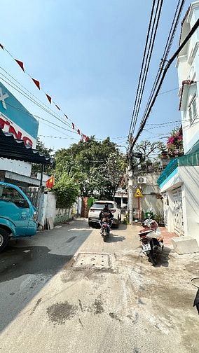 Bán nhà 2 lầu mới xây giá 11 tỷ phường BTT Q2 HCM