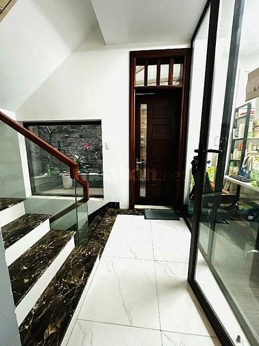 Chính Chủ Bán Nhà Vườn Phố Nguyễn Tuân 98m2 Xây 5 Tầng 1 Hầm . 