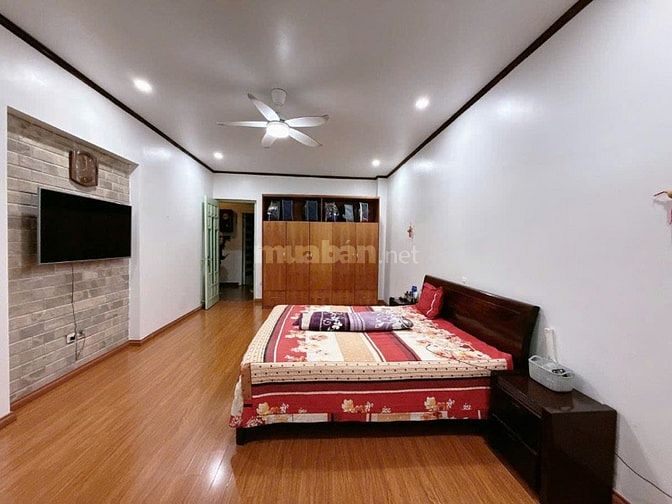 Bán gấp giá rẻ nhà phân lô Xuân La Tây Hồ vỉa hè ô tô 30 tỷ. Mặt tiền 