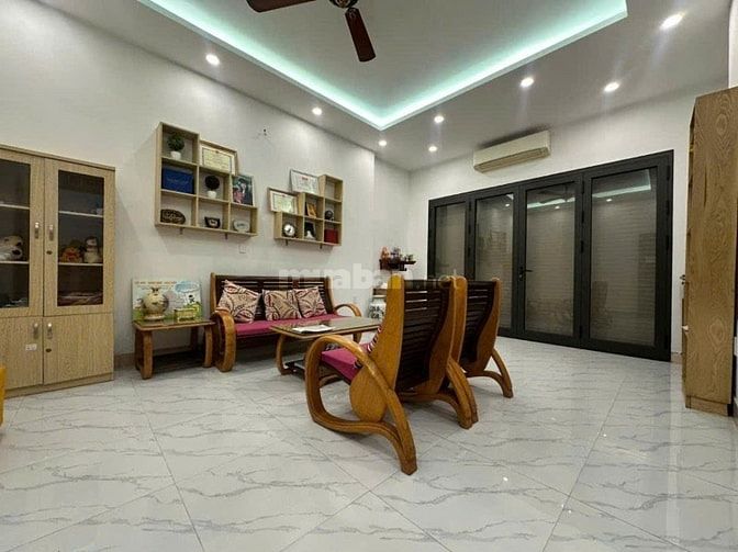 Bán gấp giá rẻ nhà phân lô Xuân La Tây Hồ vỉa hè ô tô 30 tỷ. Mặt tiền 
