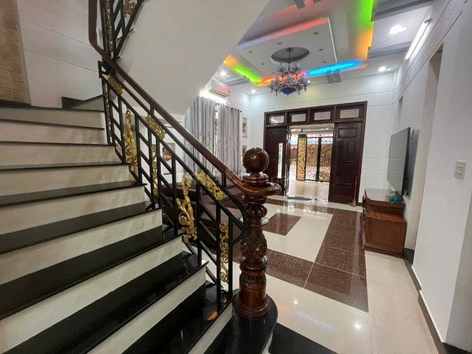 Chủ cần bán nhà 3 lầu căn góc 2 mặt tiền đg 39 Q2 ( 96m/ giá 12,7ty)