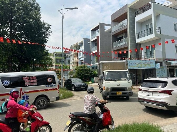 Chủ cần bán lô góc 2 mặt tiền sau lưng Bv Q2 ( Dt: 237m / giá 24ty )