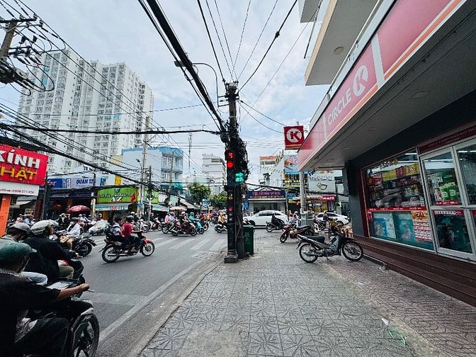 Mặt Tiền Âu Dương Lân 5,8 x 14,3m Nhà Mới Gần Tạ Quang Bửu Giá 22 tỷ