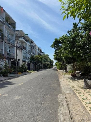 Bán nhà khu Tên Lửa, MT đường Số 28, DT 5 x 20m, 14 tỷ (Tín Hưng)