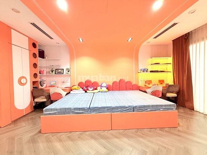 LÒ ĐÚC - CỰC PHẨM LÔ GÓC - 8 TẦNG THANG MÁY - 1 NHÀ RA PHỐ