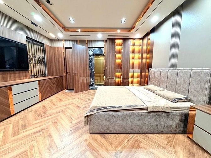 LÒ ĐÚC - CỰC PHẨM LÔ GÓC - 8 TẦNG THANG MÁY - 1 NHÀ RA PHỐ