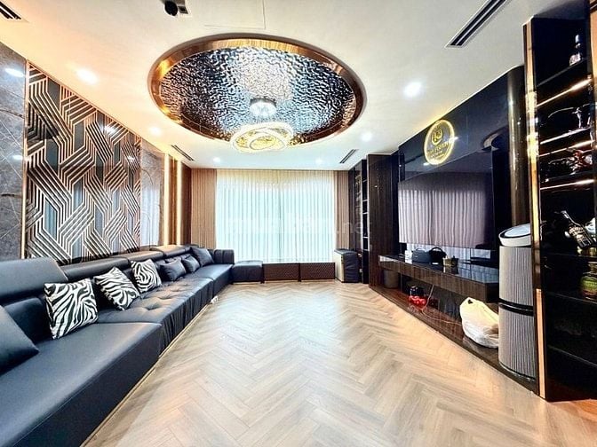 LÒ ĐÚC - CỰC PHẨM LÔ GÓC - 8 TẦNG THANG MÁY - 1 NHÀ RA PHỐ