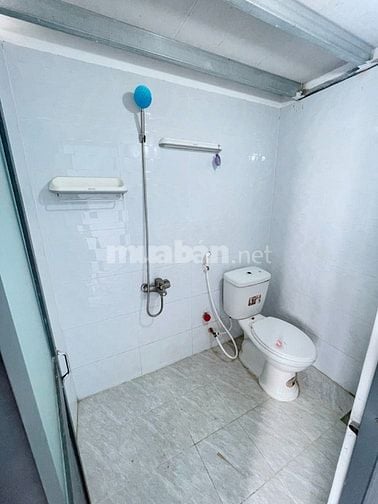 Phòng 20m2 có ban công gác, gần ngã 4 Thủ Đức, trường TC Marketing