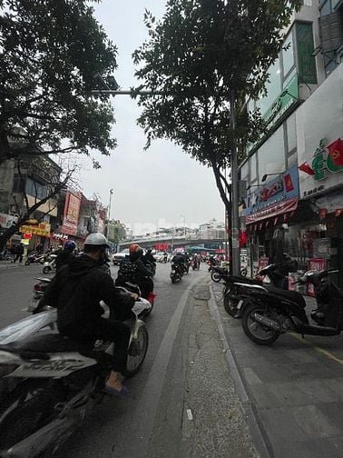 Bán nhà CHÙA BỘC 40m2 MT3,4, xây 6 tầng, ngõ thông, rộng, KD TỐT .