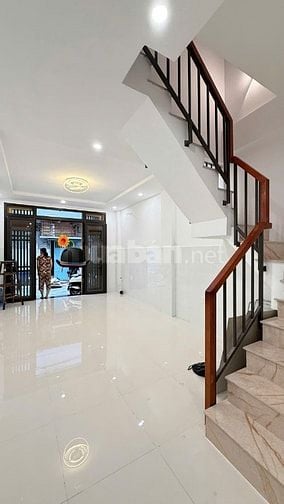Nhà dt34m2 đất đúc thật 1 lầu 2pn 2wc HXH Hoà Bình, Q. Tân Phú