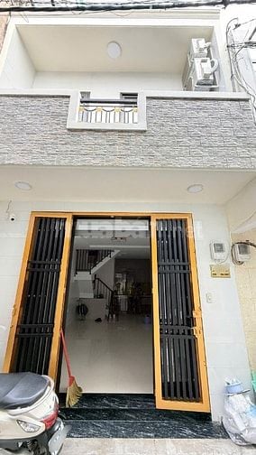 Nhà dt34m2 đất đúc thật 1 lầu 2pn 2wc HXH Hoà Bình, Q. Tân Phú