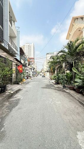 Nhà dt34m2 đất đúc thật 1 lầu 2pn 2wc HXH Hoà Bình, Q. Tân Phú