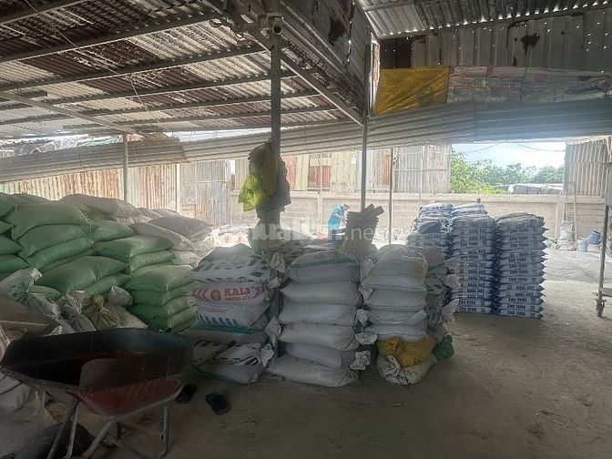 Làm ăn khoán , đống hàng , đưa lên xe. Lương 17-20 tr . Có chổ ở lại 