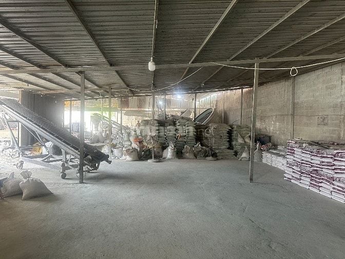 Làm ăn khoán , đống hàng , đưa lên xe. Lương 17-20 tr . Có chổ ở lại 