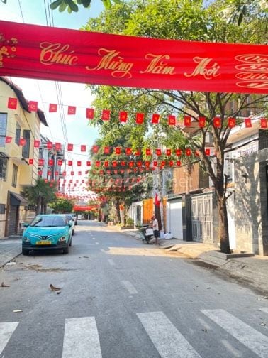 -Bán biệt thự 7x20m,3 lầu Dương Quảng Hàm, ngay bên bờ Kênh Tham Lương