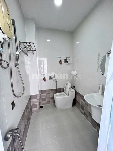 CHUNG CƯ NGUYỄN THỊ TẦN P2 Q8 CĂN HỘ SÂN VƯỜN 105,1M2 SHR, NỘI THẤT XÒ