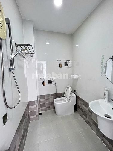 CHUNG CƯ NGUYỄN THỊ TẦN P2 Q8 CĂN HỘ SÂN VƯỜN 105,1M2 SHR, NỘI THẤT XÒ