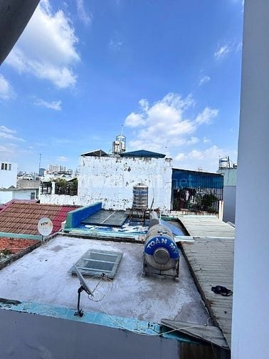 CHUNG CƯ NGUYỄN THỊ TẦN P2 Q8 CĂN HỘ SÂN VƯỜN 105,1M2 SHR, NỘI THẤT XÒ