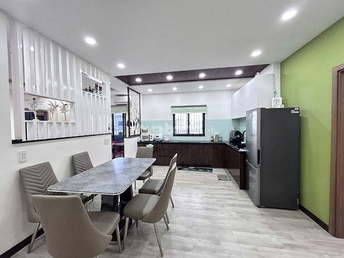 CHUNG CƯ NGUYỄN THỊ TẦN P2 Q8 CĂN HỘ SÂN VƯỜN 105,1M2 SHR, NỘI THẤT XÒ