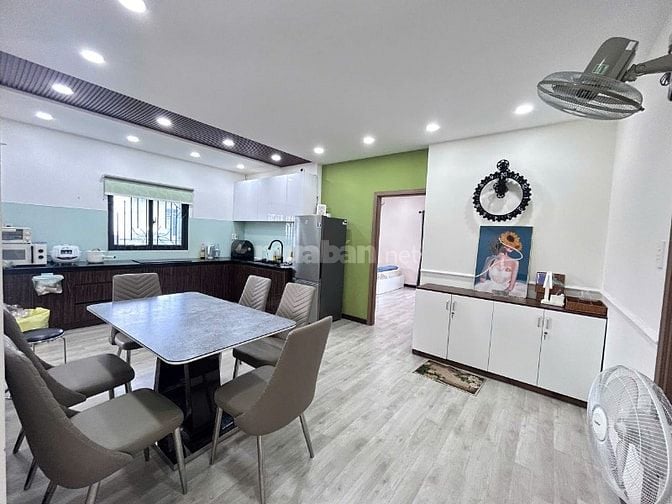CHUNG CƯ NGUYỄN THỊ TẦN P2 Q8 CĂN HỘ SÂN VƯỜN 105,1M2 SHR, NỘI THẤT XÒ