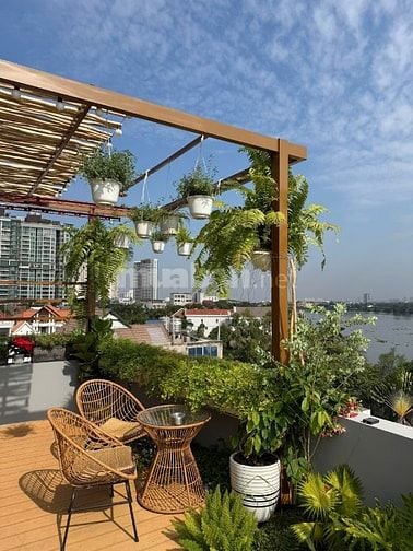 Bán căn hộ dịch vụ 244m2, 118 tỷ, đường số 1, Thảo Điền, Q2, view đẹp,