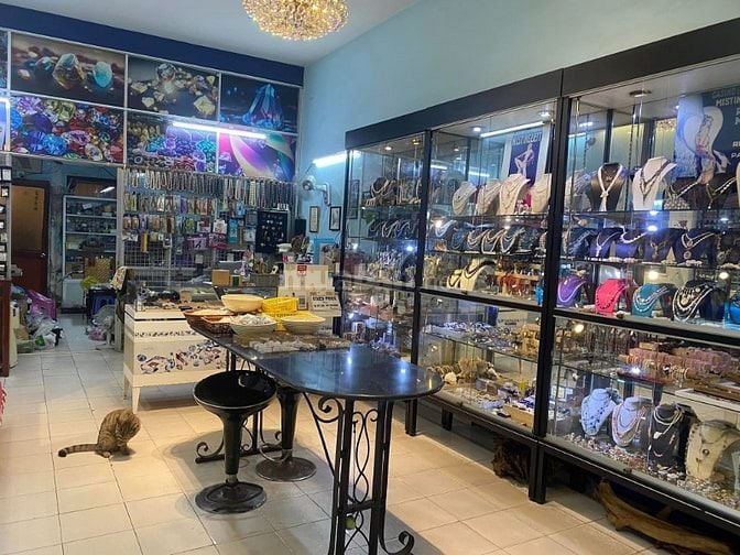Tuyển nhân viên thiết kế và bán hàng trang sức phụ kiện handmade