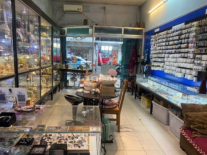 Tuyển nhân viên thiết kế và bán hàng trang sức phụ kiện handmade
