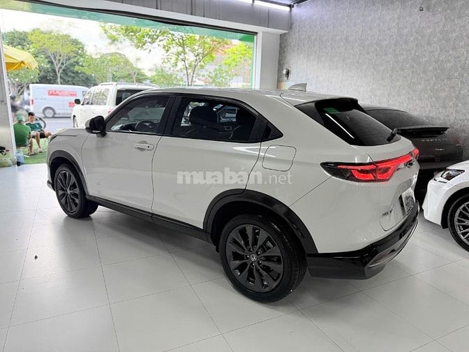 HONDA HRV • RS   ( Màu trắng / nội thất da đen )  • Sản xuất : 2023
