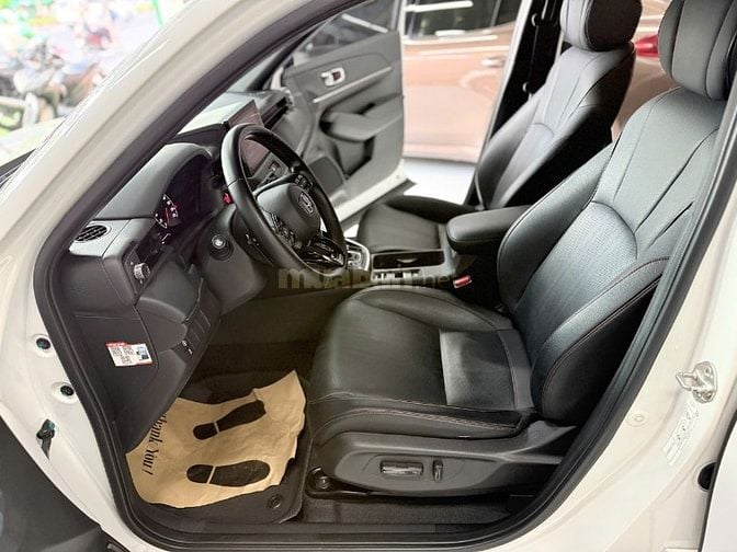 HONDA HRV • RS   ( Màu trắng / nội thất da đen )  • Sản xuất : 2023