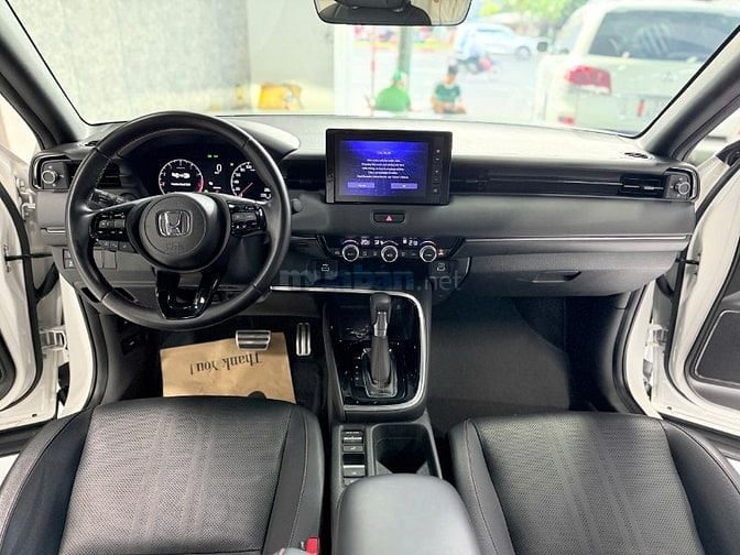 HONDA HRV • RS   ( Màu trắng / nội thất da đen )  • Sản xuất : 2023