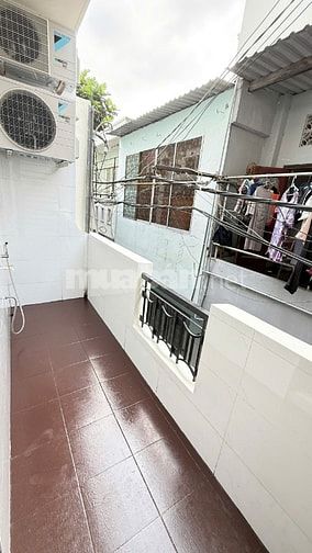 Nhà dt34m2 đất đúc thật 1 lầu 2pn 2wc HXH Hoà Bình, Q. Tân Phú