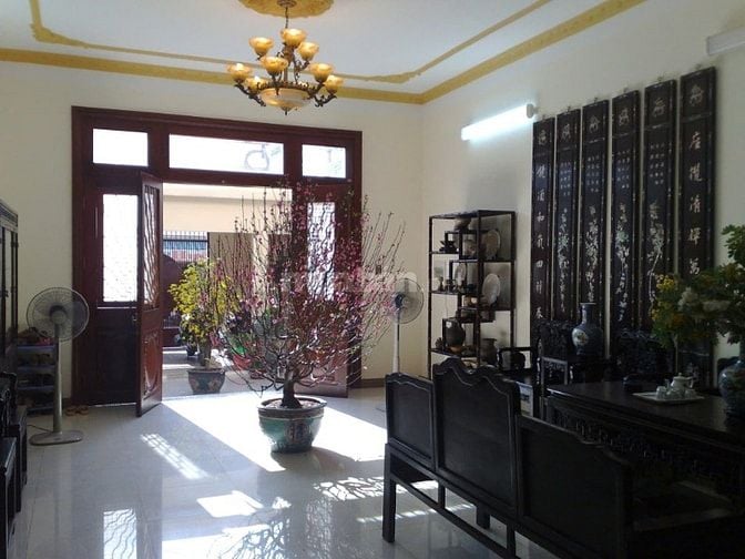 Bán nhà 141m2, 6 lầu, có thang máy, mặt tiền đường Xóm Chiếu.