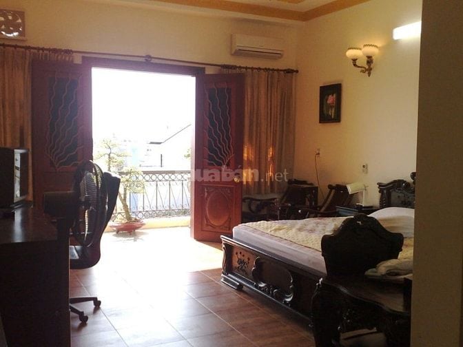 Bán nhà 141m2, 6 lầu, có thang máy, mặt tiền đường Xóm Chiếu.