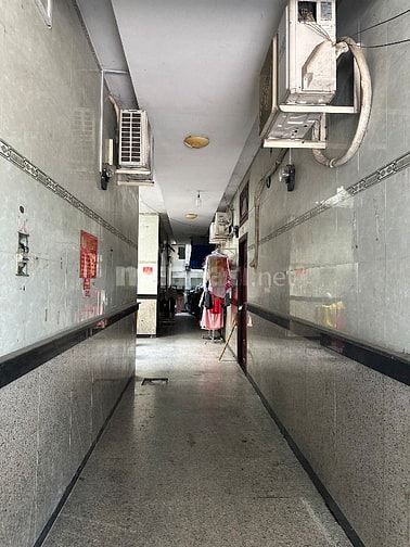 Phòng rộng sạch sẽ- mặt tiền đường Lớn, KDC đông đúc