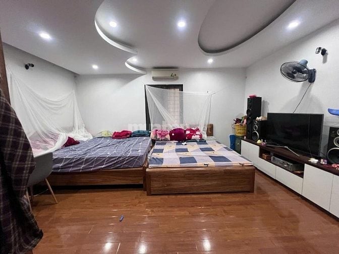 Chính chủ cho thuê nhà nguyên căn 61 Hoàng Cầu. Phân lô. Ô tô 60m x 4 