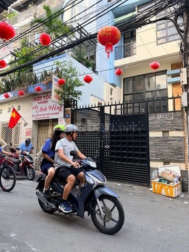Bán nhà mặt tiền 3 lầu (5,5x21) 16 Phan Tây Hồ p7 Phú Nhuận (CẦU KIỆU)