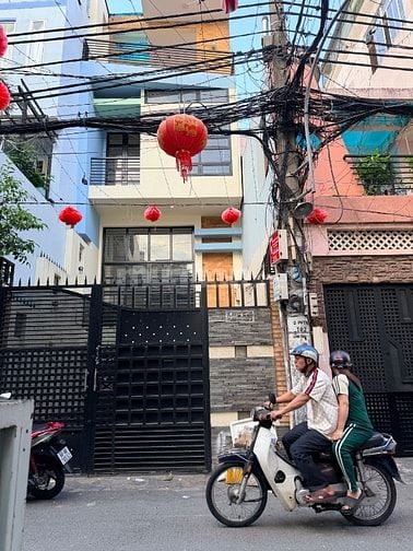 Bán nhà mặt tiền 3 lầu (5,5x21) 16 Phan Tây Hồ p7 Phú Nhuận (CẦU KIỆU)