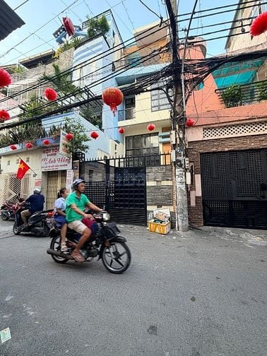Bán nhà mặt tiền 3 lầu (5,5x21) 16 Phan Tây Hồ p7 Phú Nhuận (CẦU KIỆU)