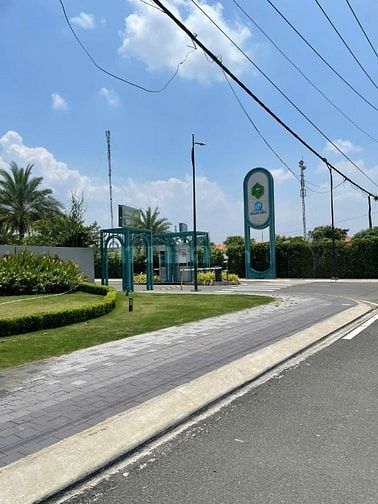 Đất mặt tiền đường Trường Lưu. Đối diện Falm City.