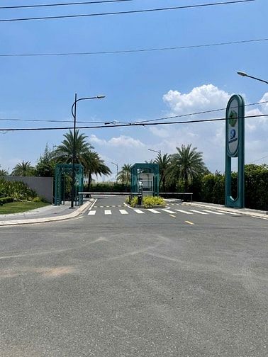 Đất mặt tiền đường Trường Lưu. Đối diện Falm City.