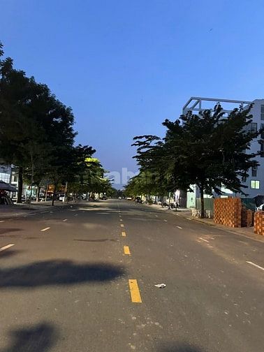 Bán nhà mặt tiền đường 30m vị trí tuyệt đẹp ngay kdt mới Thủ Thiêm