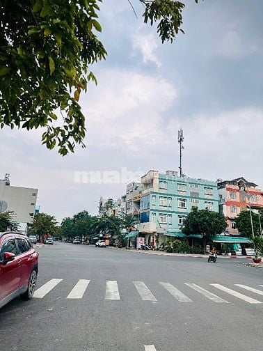 Bán nhà mặt tiền đường 30m vị trí tuyệt đẹp ngay kdt mới Thủ Thiêm